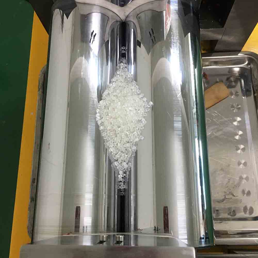 材料：PVC颗粒